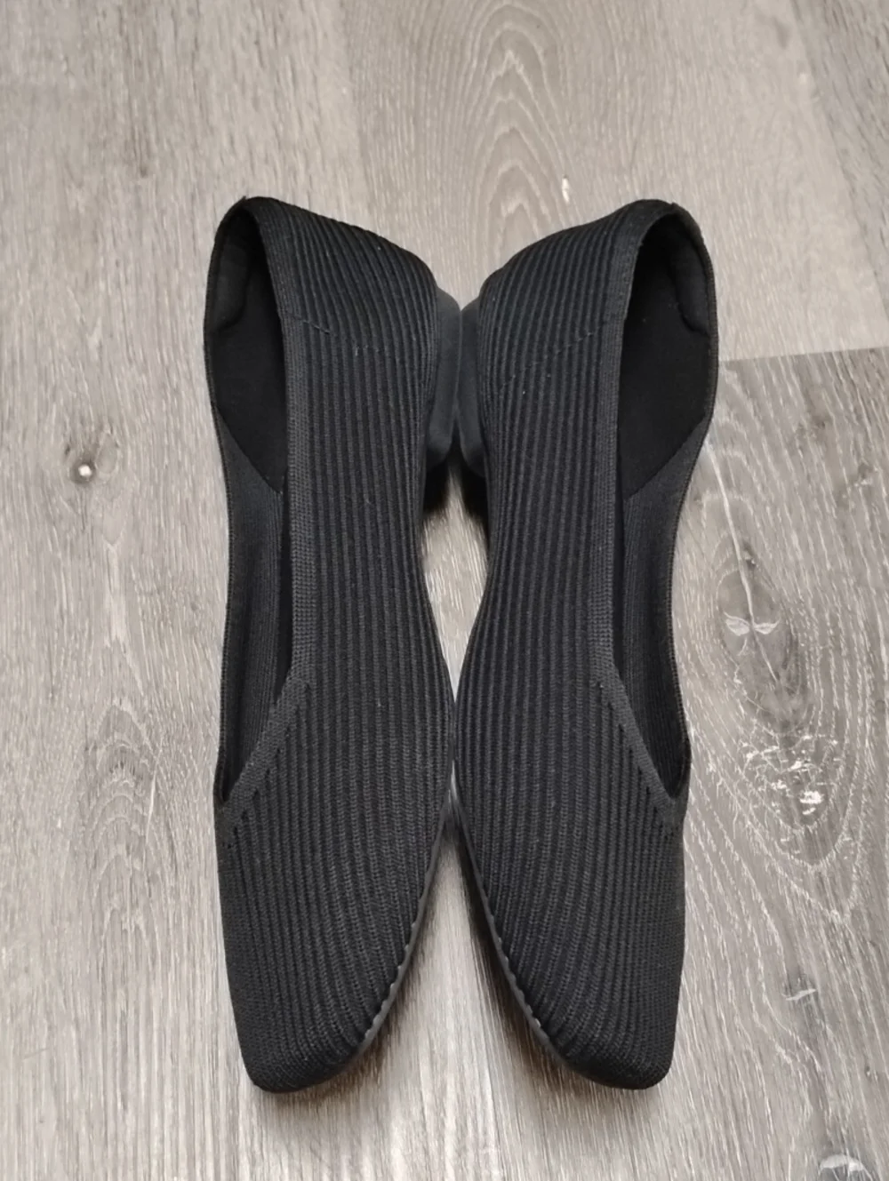Vivaia Margot 2.0 Square Toe V Cut Flat Shoes